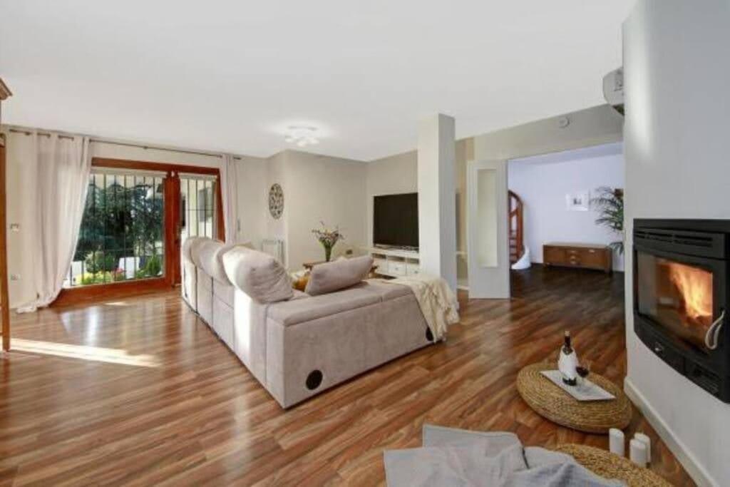 Villa Rentitspain Grand Luxury Piscina & Jacuzzi Granada *
