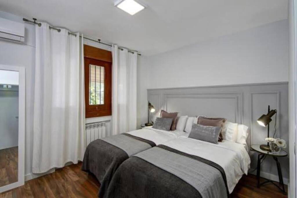 Rentitspain Grand Luxury Piscina & Jacuzzi Granada *