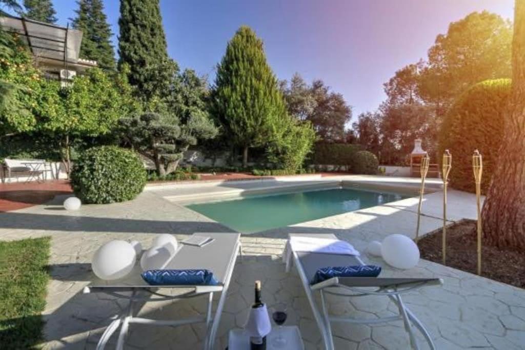 Rentitspain Grand Luxury Piscina & Jacuzzi Granada * Albolote