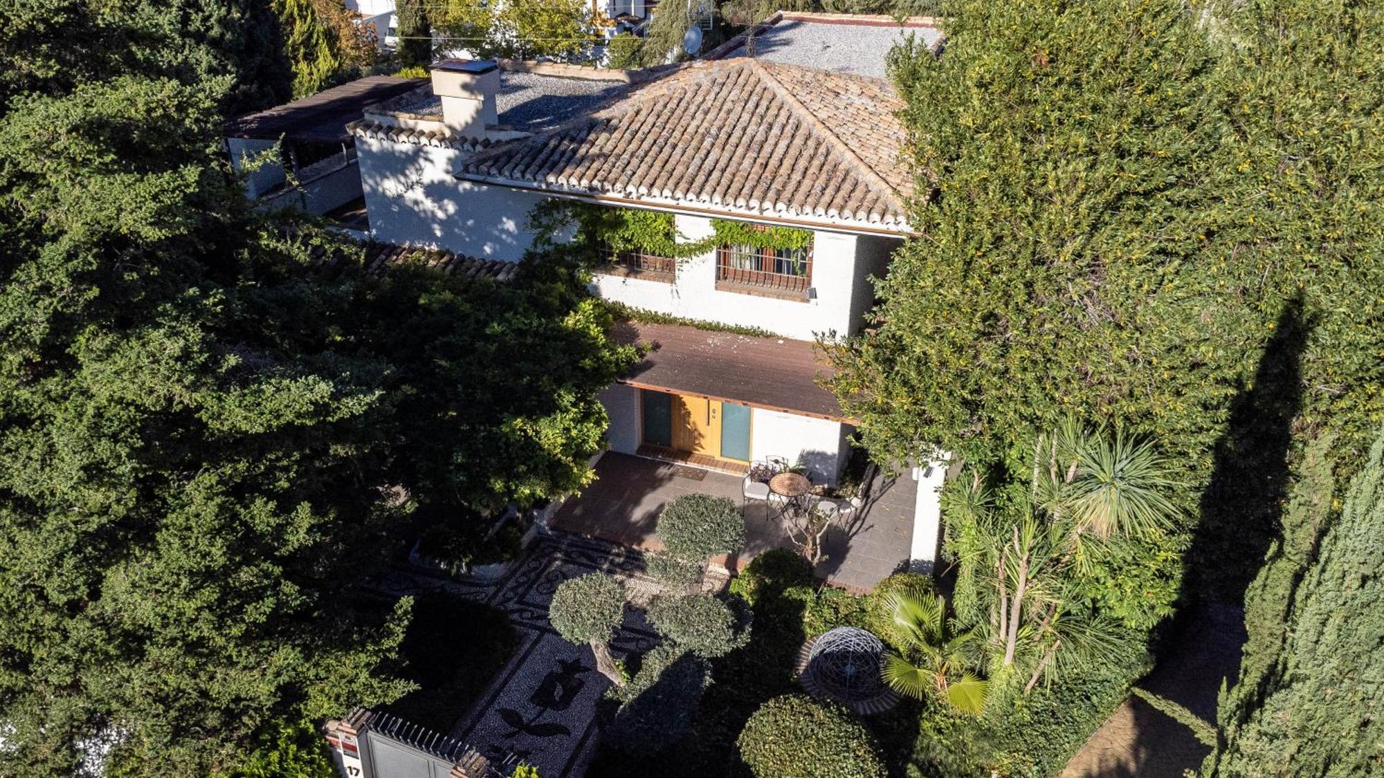 Rentitspain Grand Luxury Piscina & Jacuzzi Granada Villa *