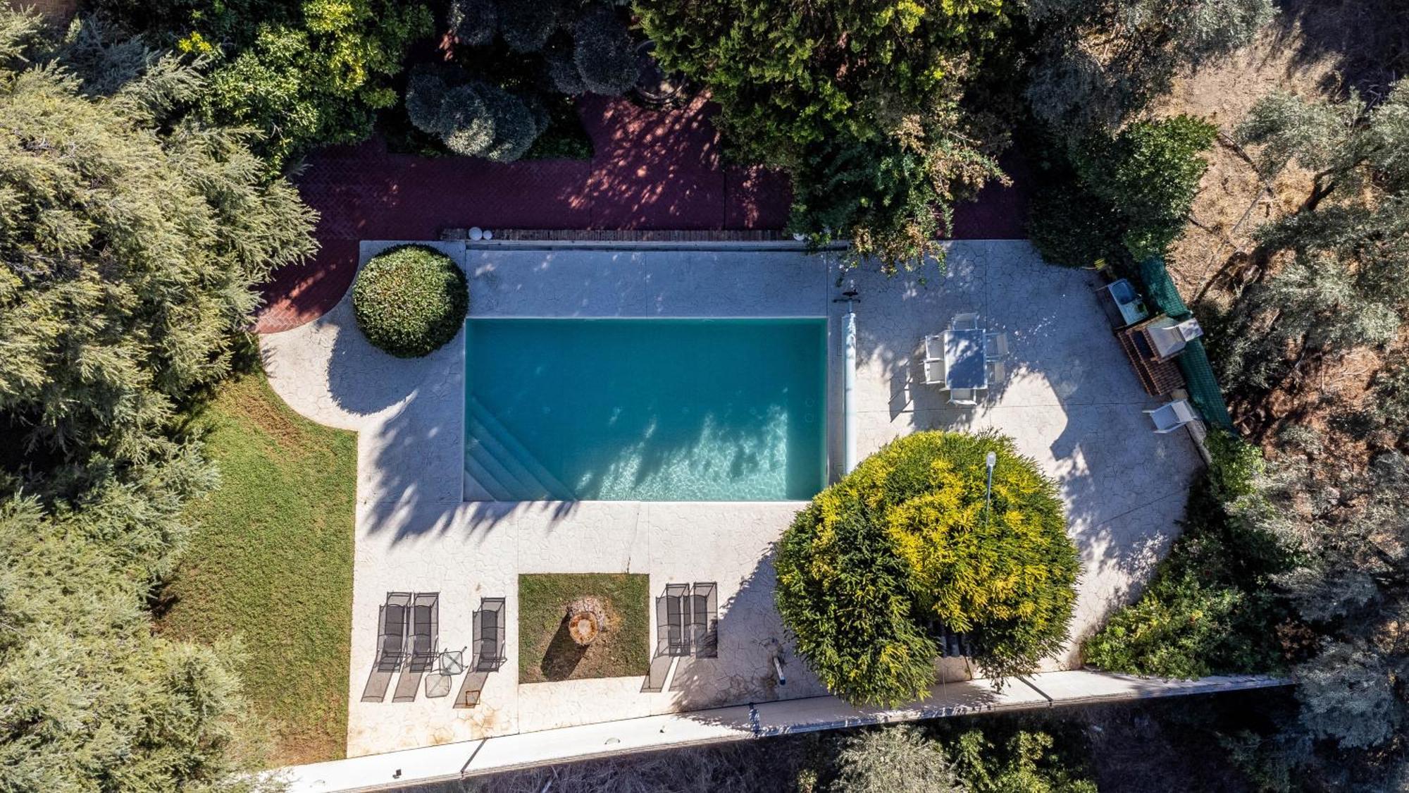 Rentitspain Grand Luxury Piscina & Jacuzzi Granada * Albolote