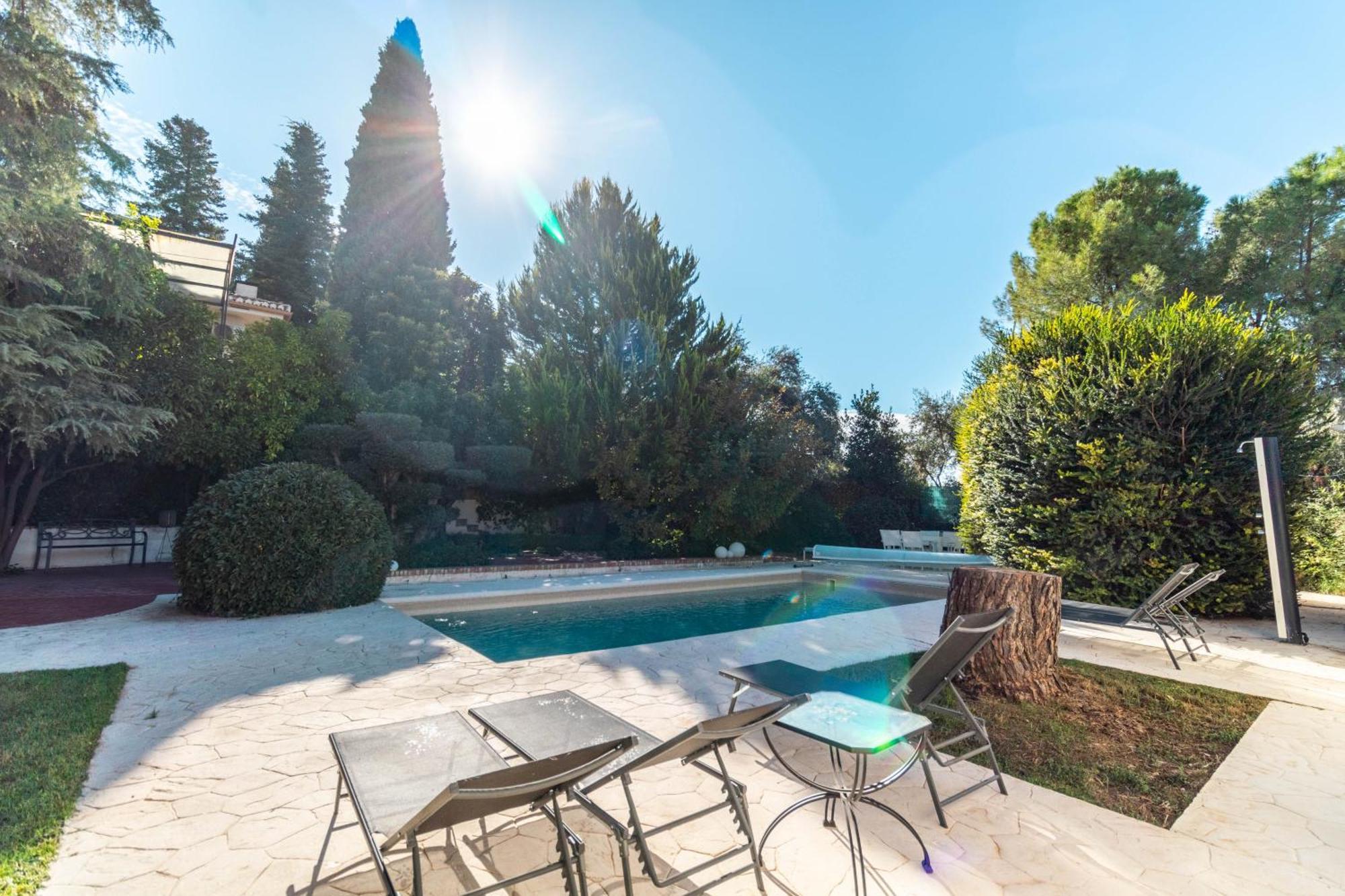 Rentitspain Grand Luxury Piscina & Jacuzzi Granada Villa *