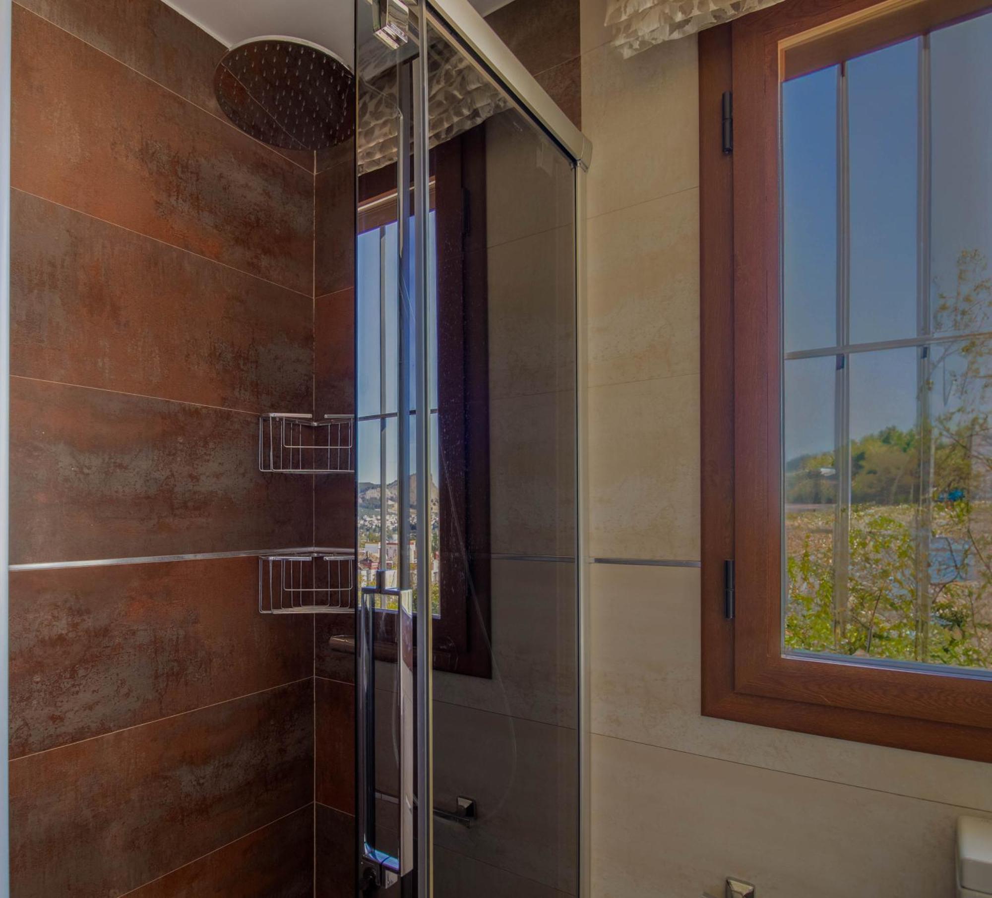 Rentitspain Grand Luxury Piscina & Jacuzzi Granada * Albolote