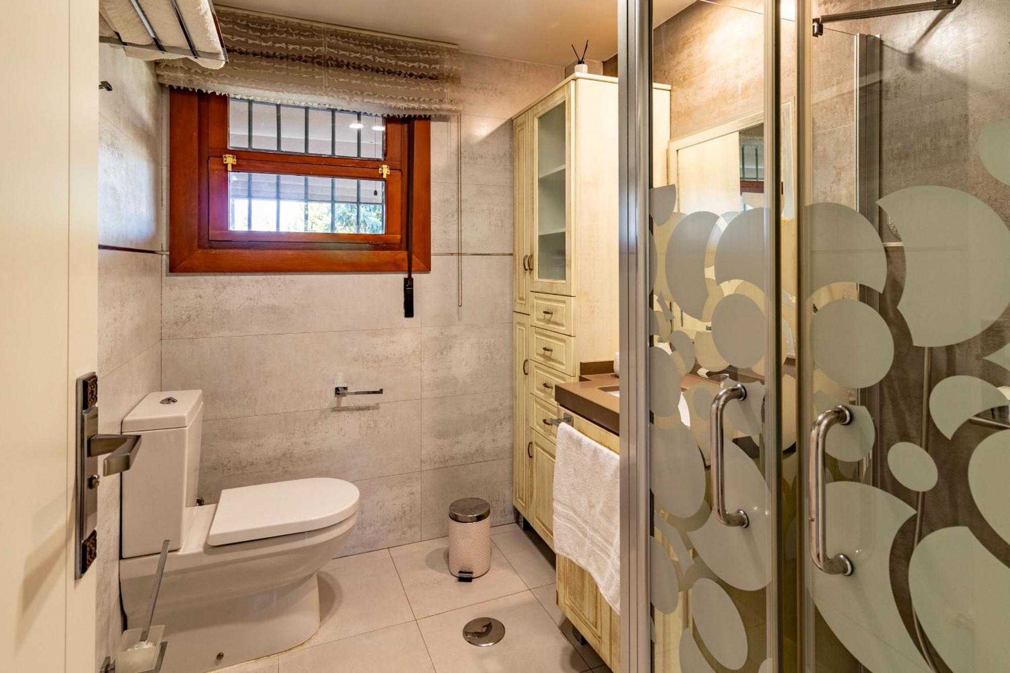 Rentitspain Grand Luxury Piscina & Jacuzzi Granada Villa *